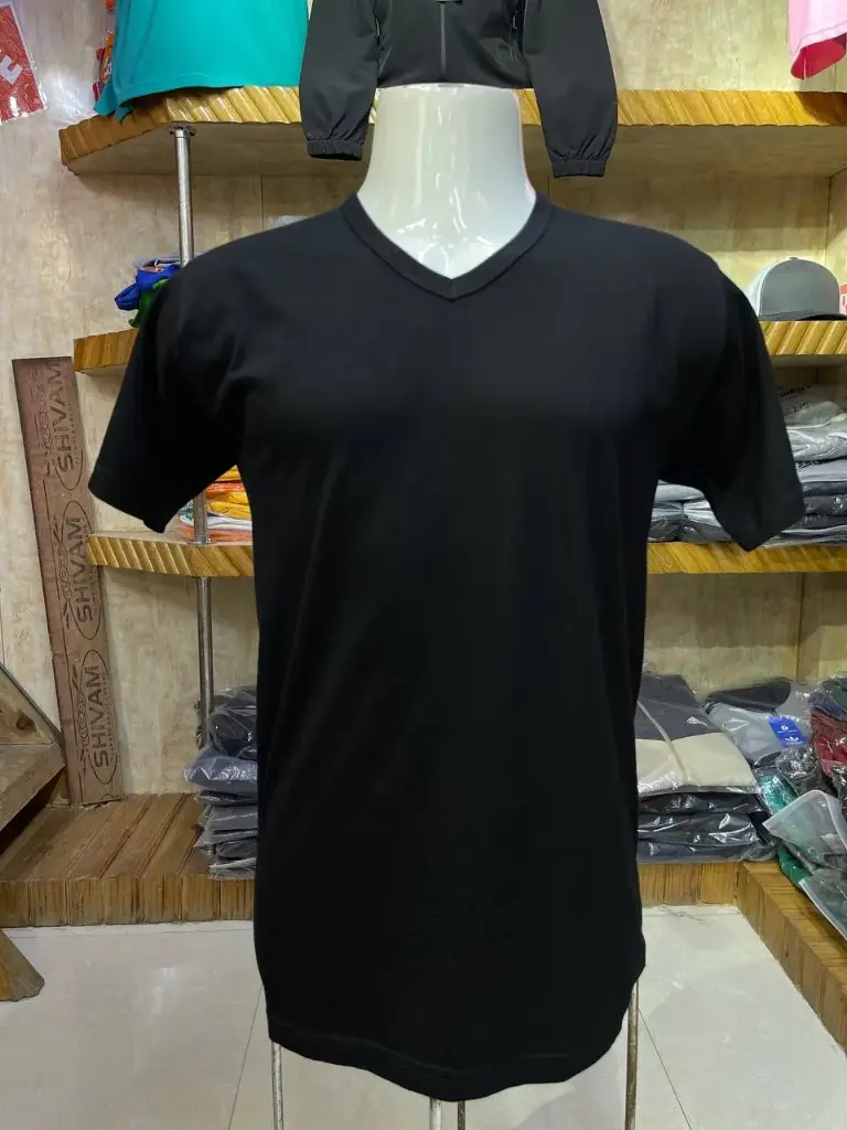 V-Neck Black